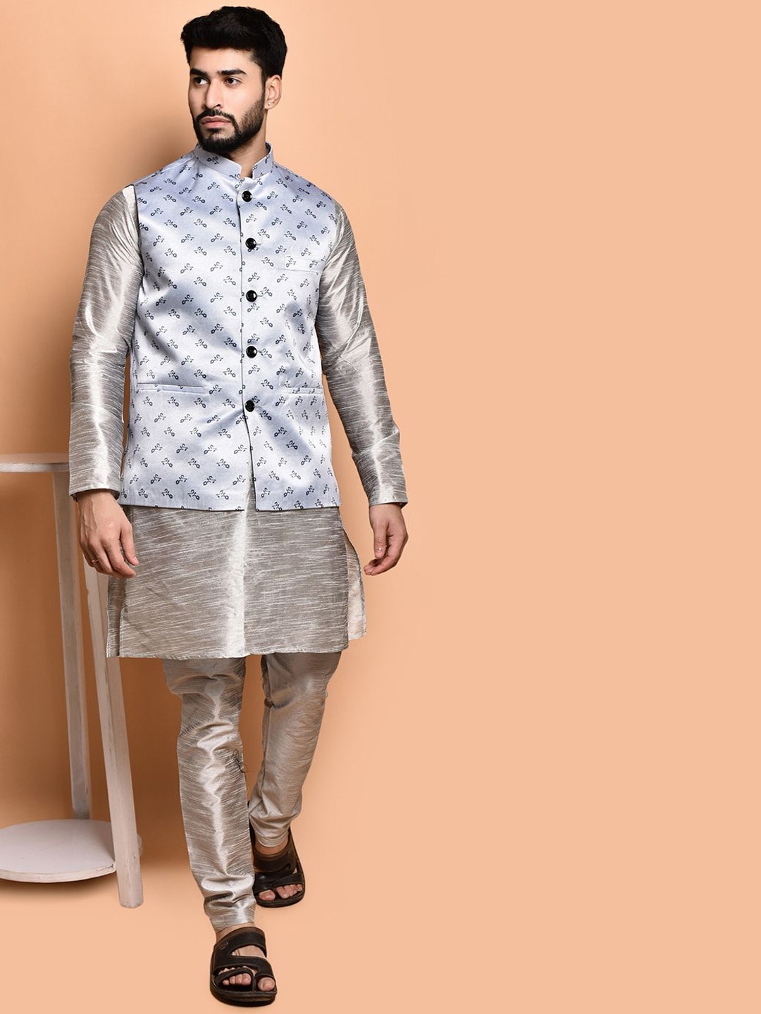 

PRINTINDIA Mandarin Collar Pure Silk Straight Kurta With Trousers & Nehru jacket, Silver