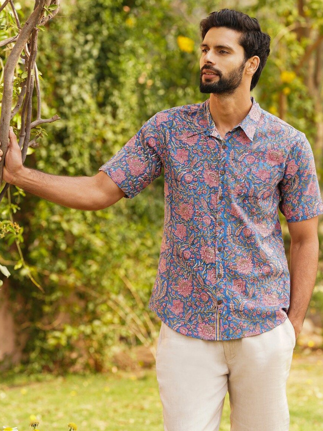 

JAYPORE Men Standard Floral Printed Cotton Opaque Casual Shirt, Blue