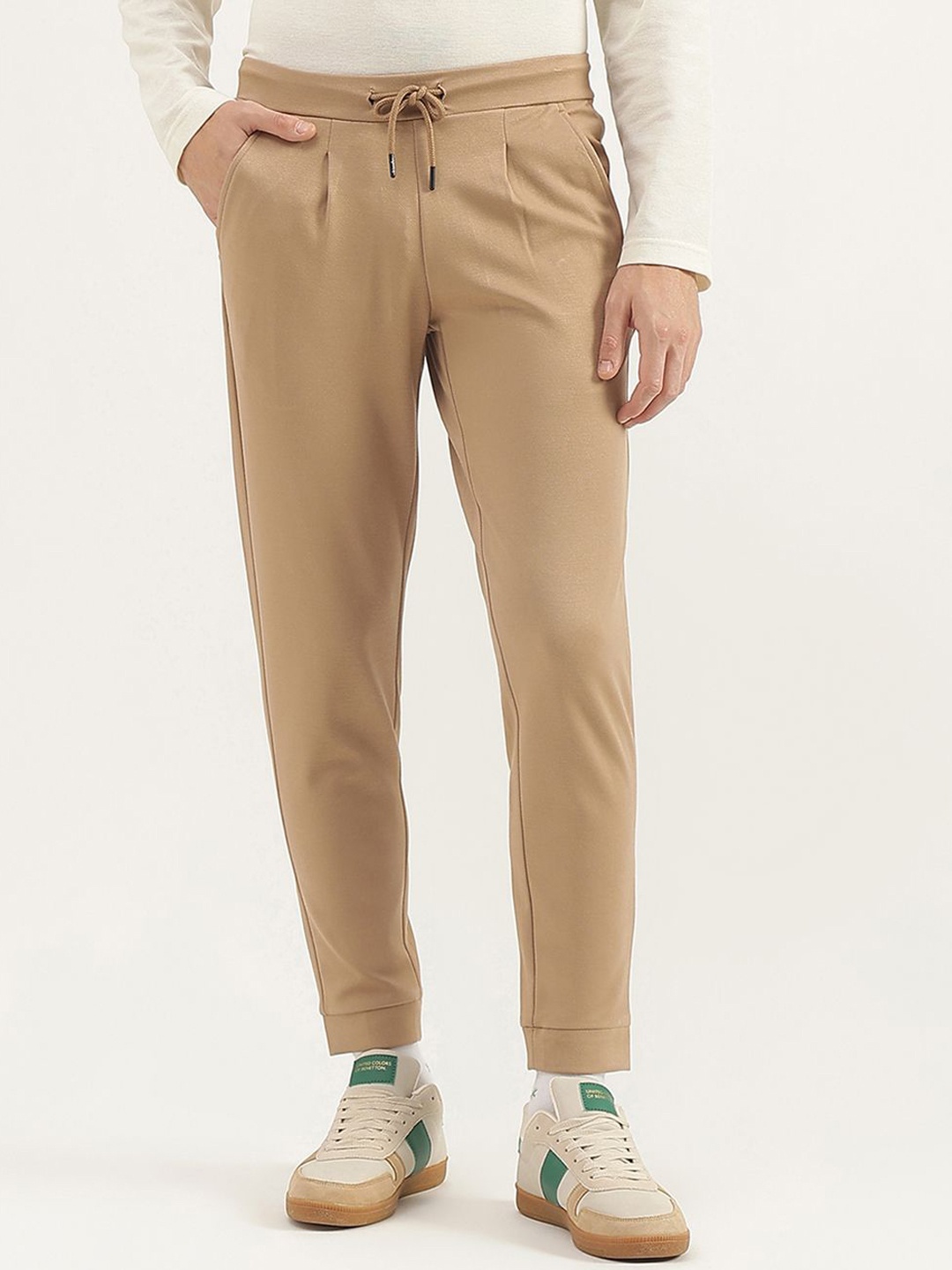 

United Colors of Benetton Men Slim -Fit Mid Rise Joggers, Brown