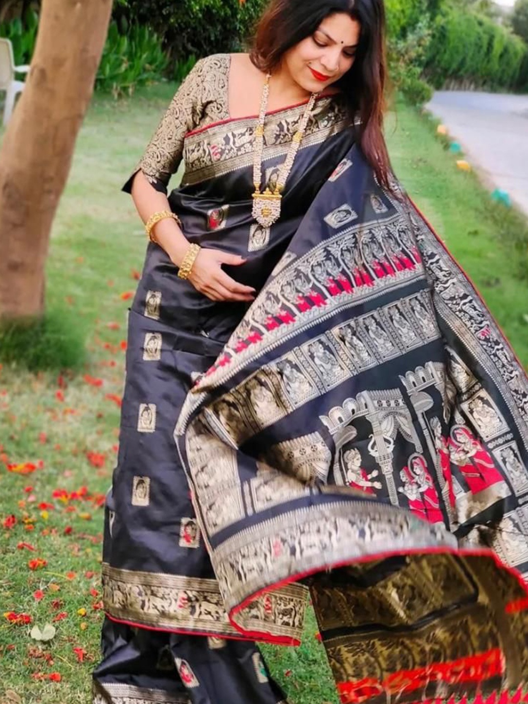 

Fashion Booms Ethnic Motifs Woven Design Zari Pure Silk Banarasi Saree, Black