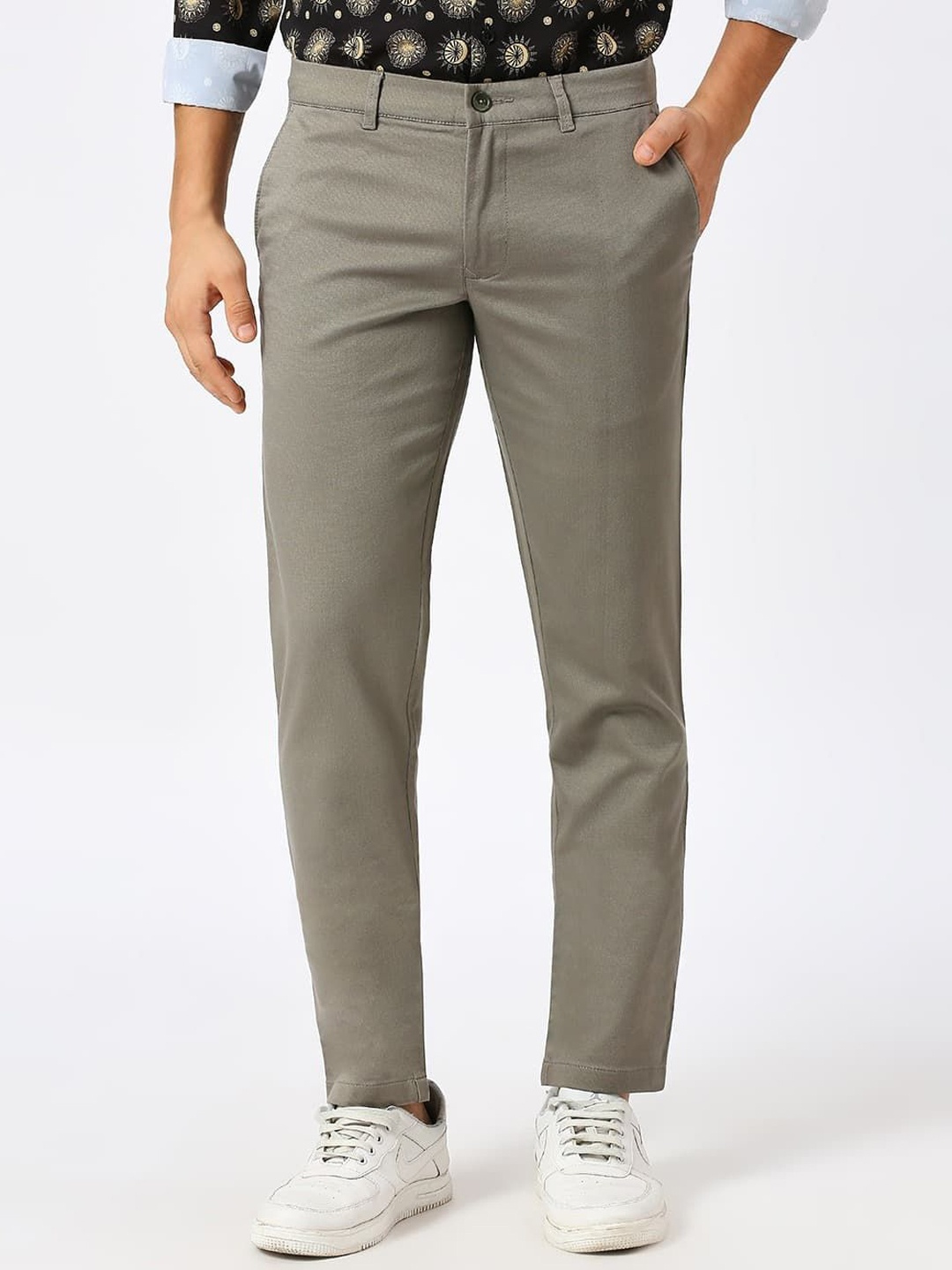 

Basics Men Tapered Fit Trousers, Green