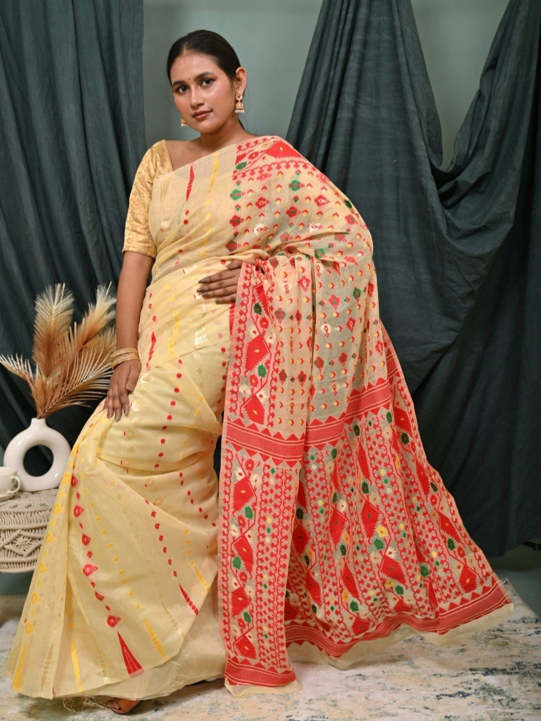 

DIVASTRI Woven Design Banarasi Saree, Cream