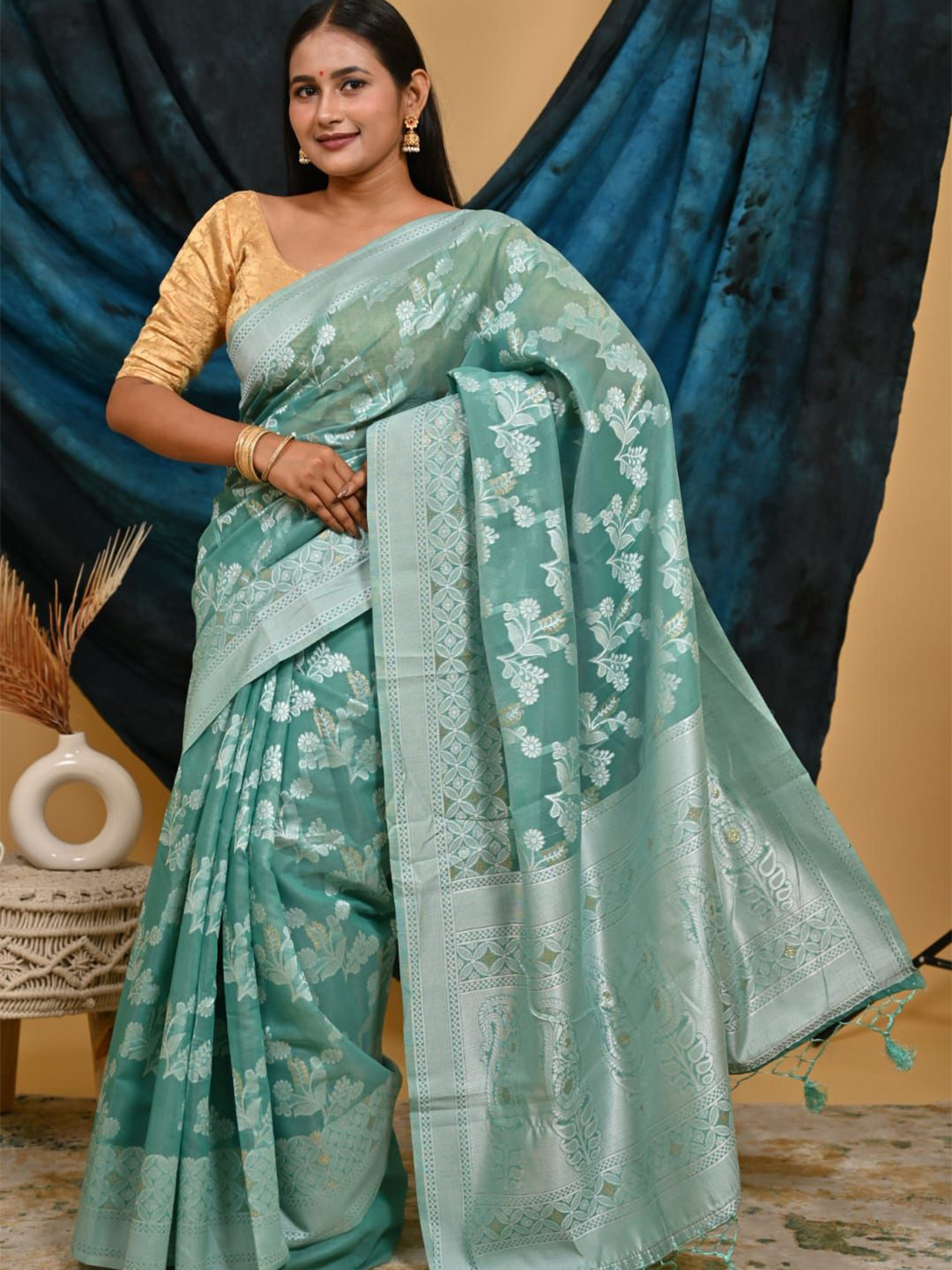 

DIVASTRI Woven Design Zari Silk Cotton Banarasi Saree, Sea green