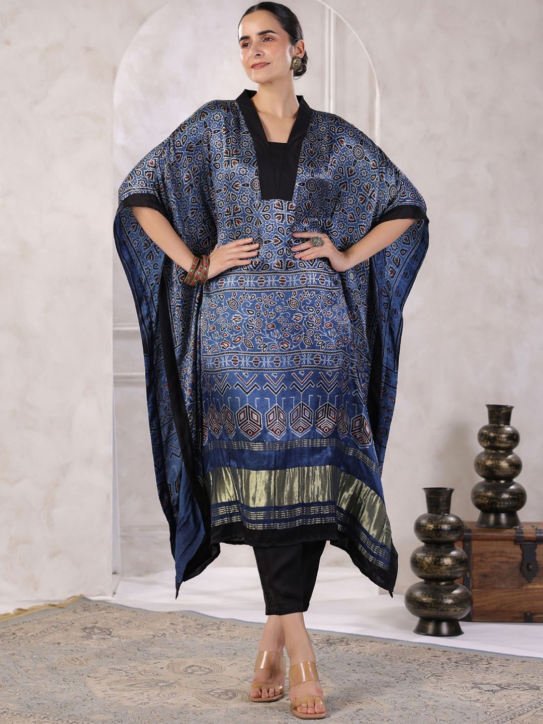 

Geroo Luxe Floral Printed Kaftan With Trousers, Blue
