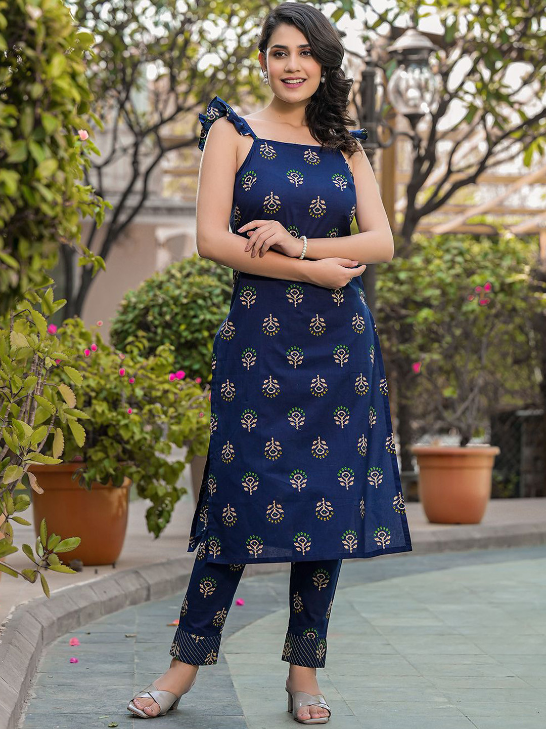 

Anouk Navy Blue Floral Printed Square Neck Pure Cotton Straight Kurta With Trouser