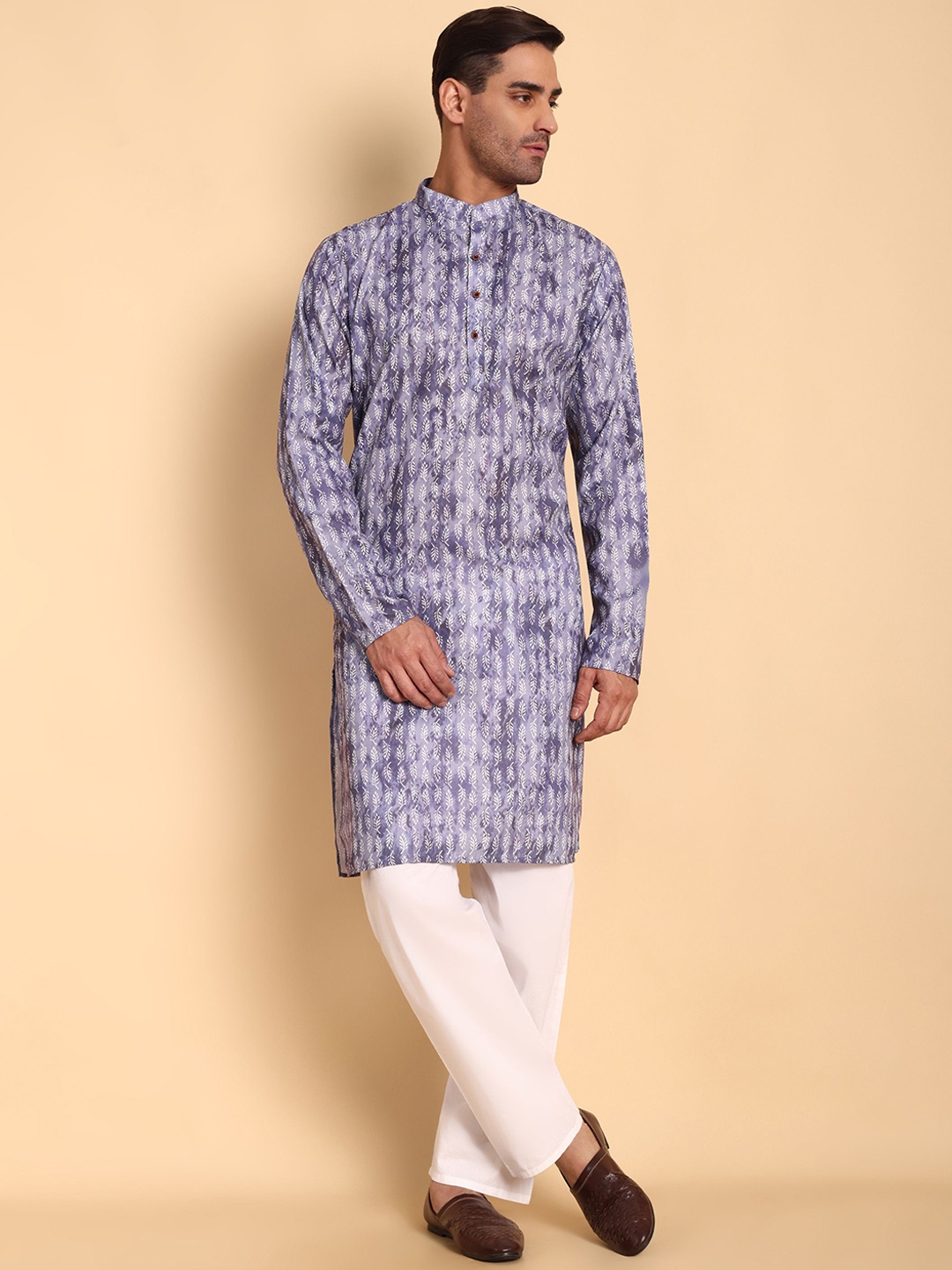 

Vardha Leaf Printed Mandarin Collar Cotton Straight Kurta, Purple