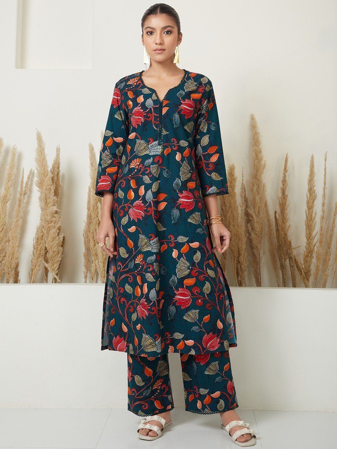 

KALINI Floral Printed Sweetheart Neck A-Line Kurta with Palazzo, Teal