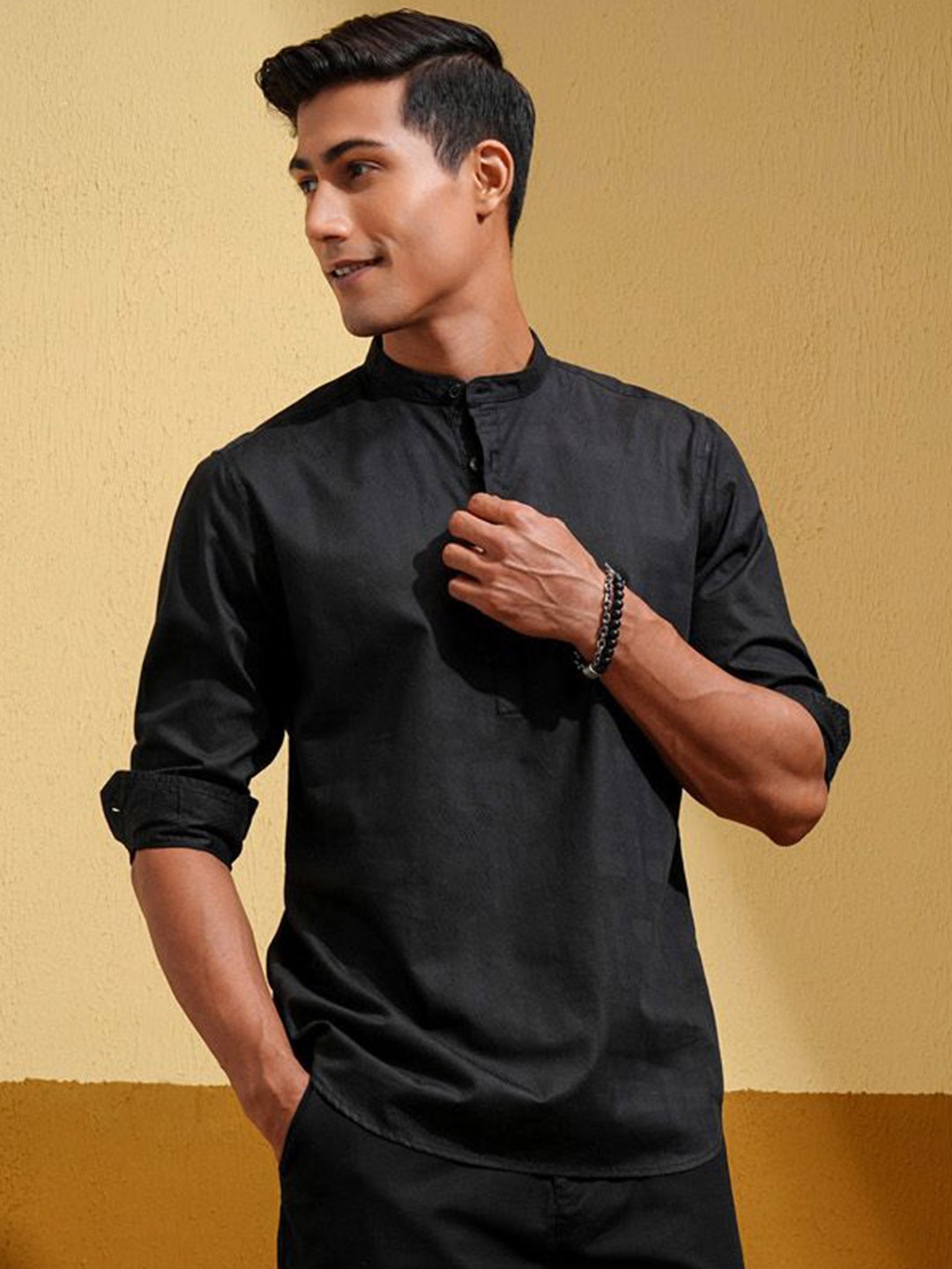 

HIGHLANDER Men Slim Fit Solid Cotton Casual Shirt, Black