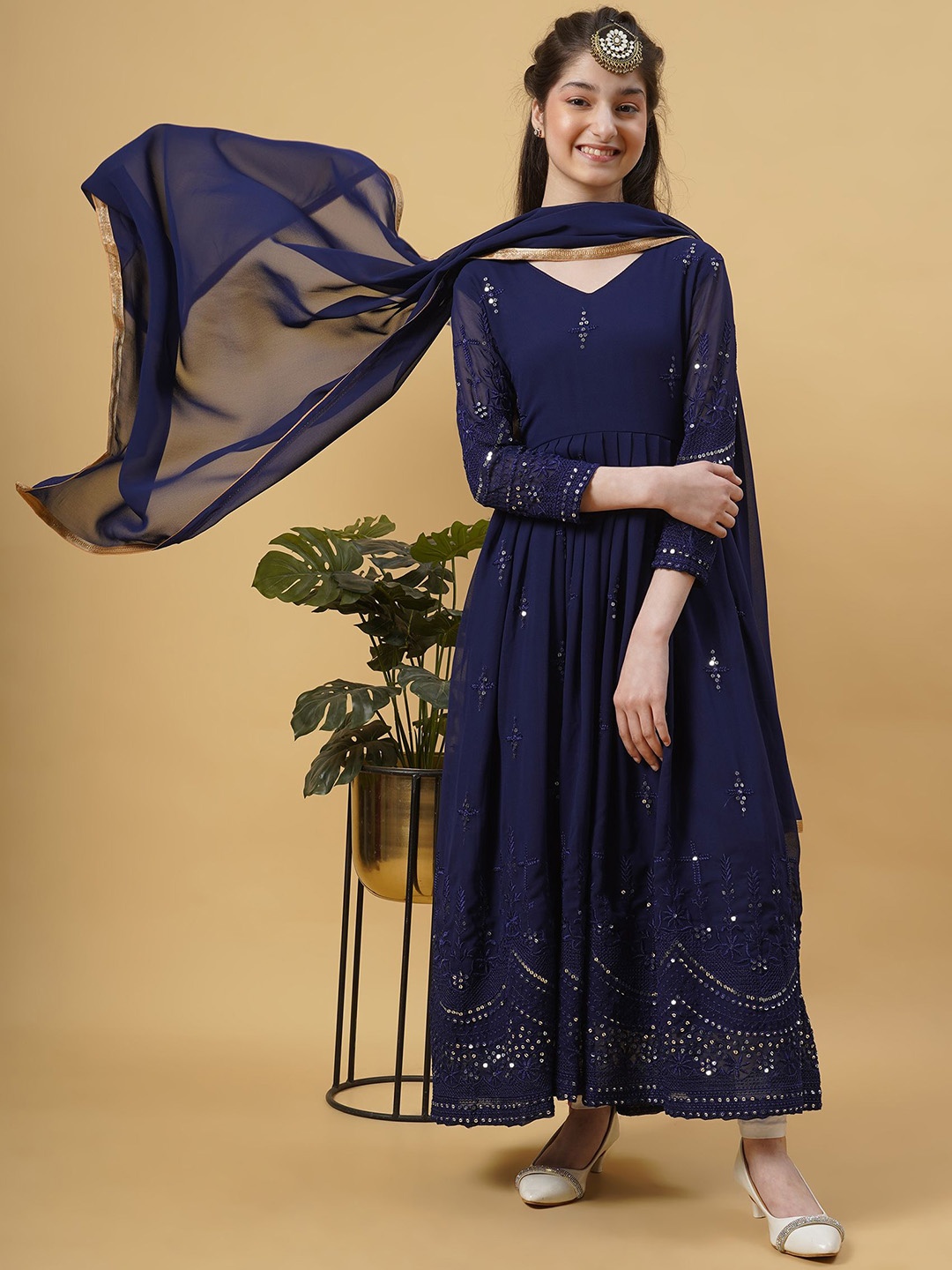 

BAESD Girls Floral Embroidered V-Neck Georgette Anarkali Kurta With Dupatta, Navy blue