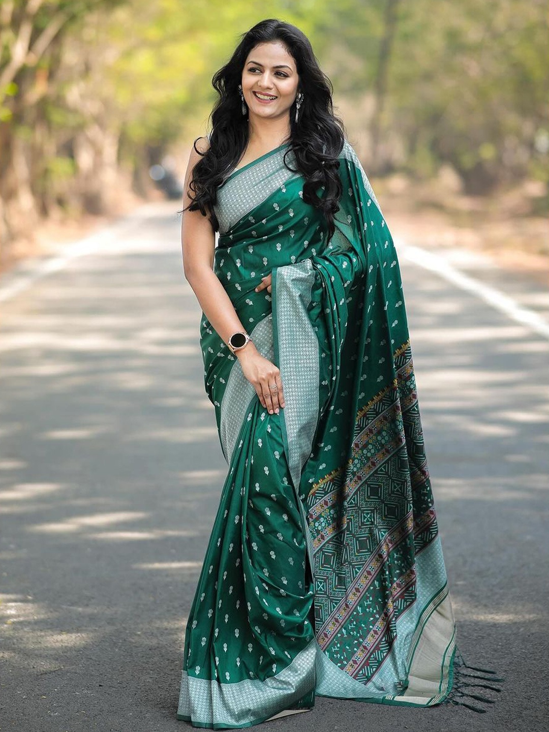 

Fashion Booms Ethnic Motifs Woven Design Zari Pure Silk Banarasi Saree, Green