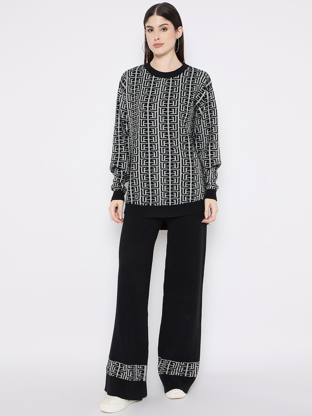 

Camey Geometric Printed Round Neck Woollen Sweatshirt With Trousers, Black