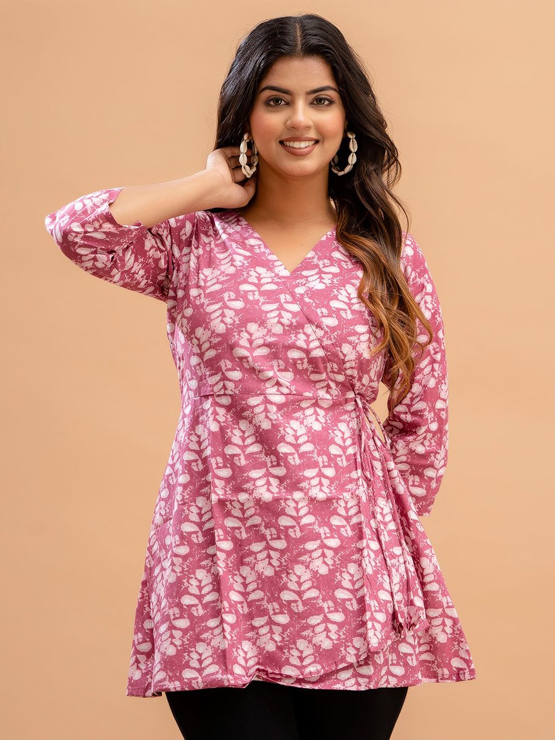 

FERANOID Women Pure Cotton Floral Printed V-Neck Angrakha Kurti, Pink