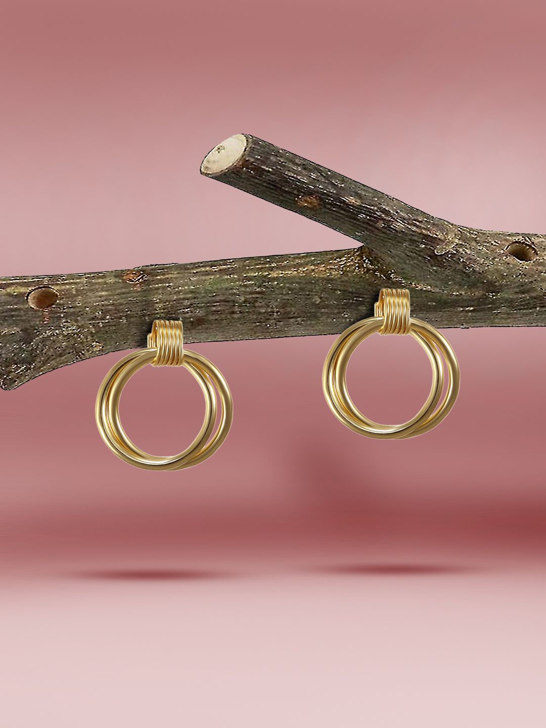 

Yinara Gold-Plated Circular Hoop Earrings