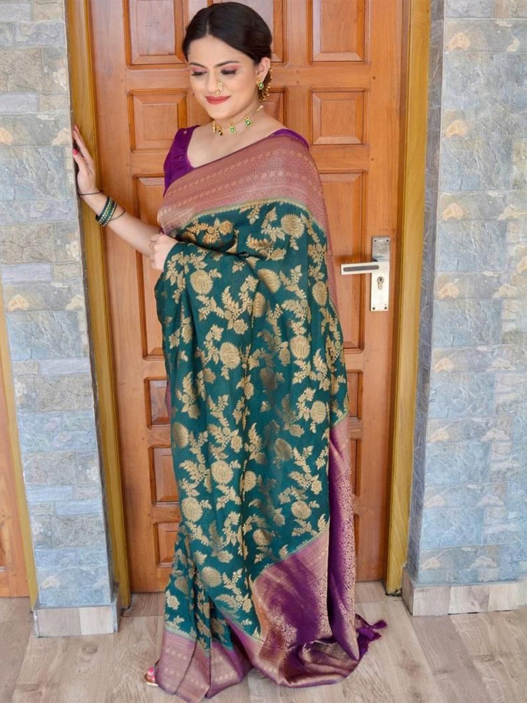 

Visit Wear Ethnic Motifs Zari Pure Silk Banarasi Saree, Green
