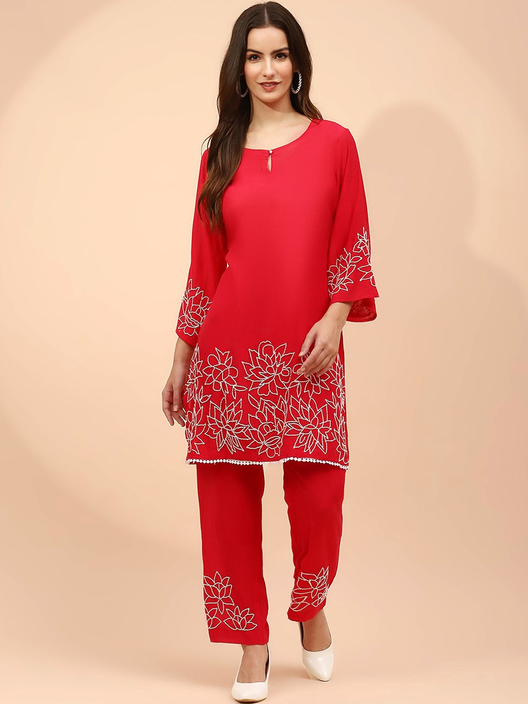 

Me&I Floral Embroidered Straight Kurta With Trousers, Pink