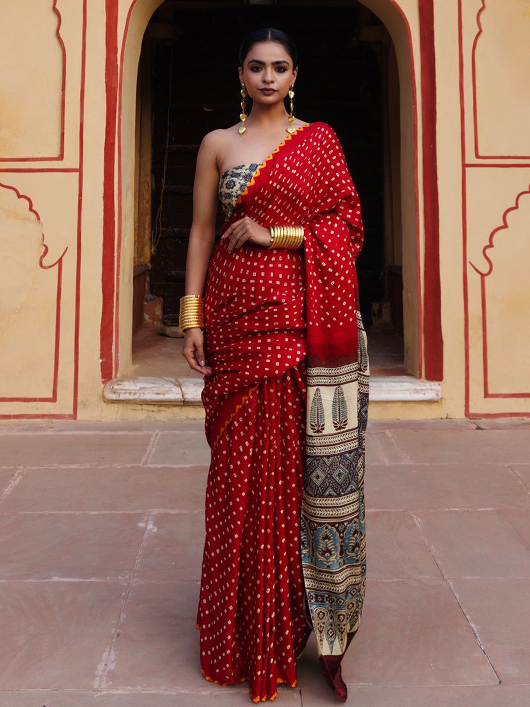 

Geroo Luxe Bandhani Pure Silk Bandhani Saree, Red