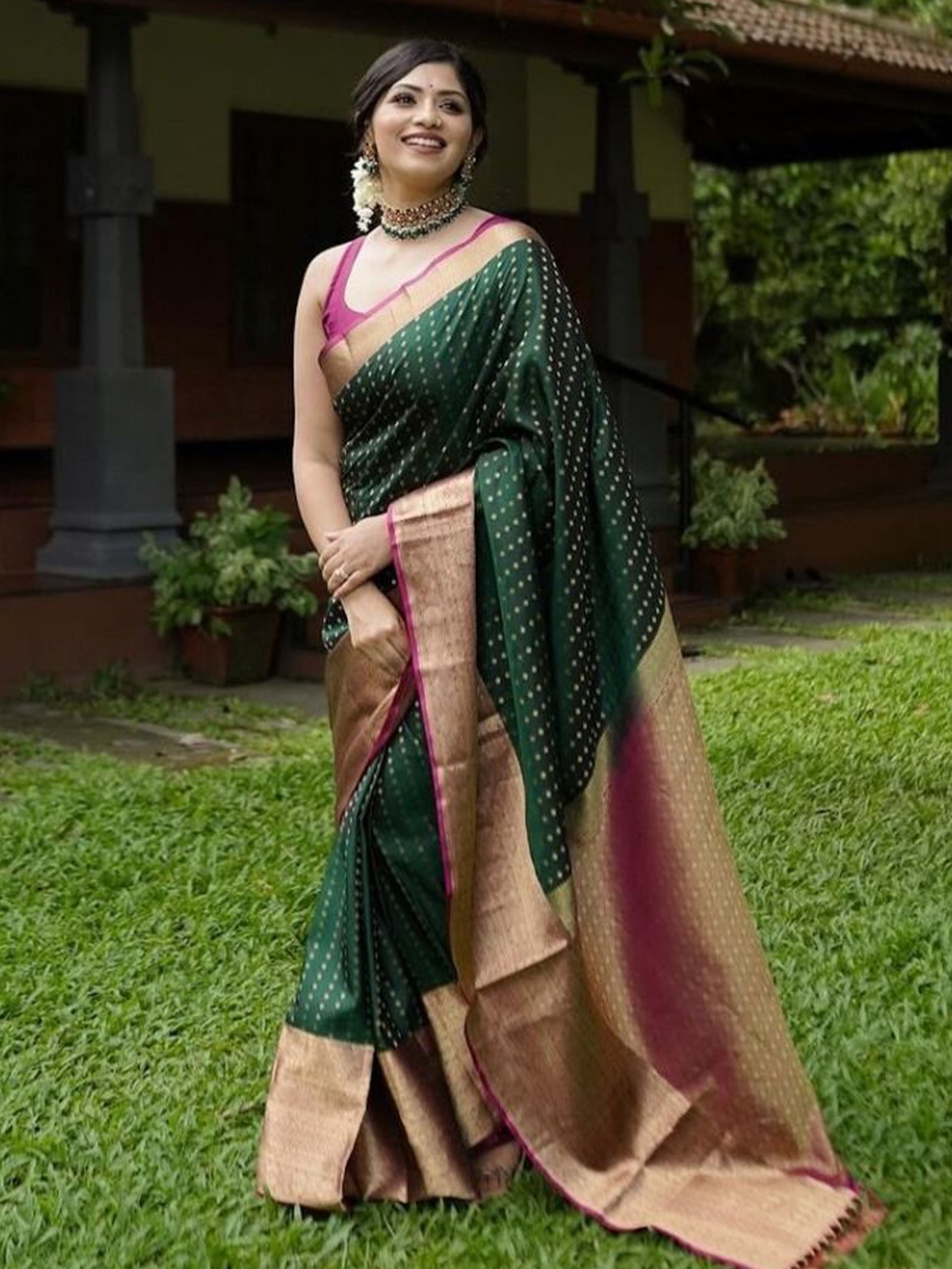 

Fashion Booms Woven Design Zari Pure Silk Banarasi Saree, Green