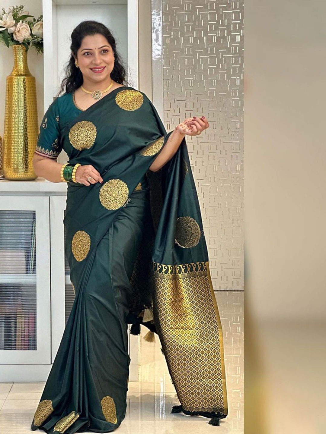 

Fashion Booms Woven Design Zari Pure Silk Saree, Green