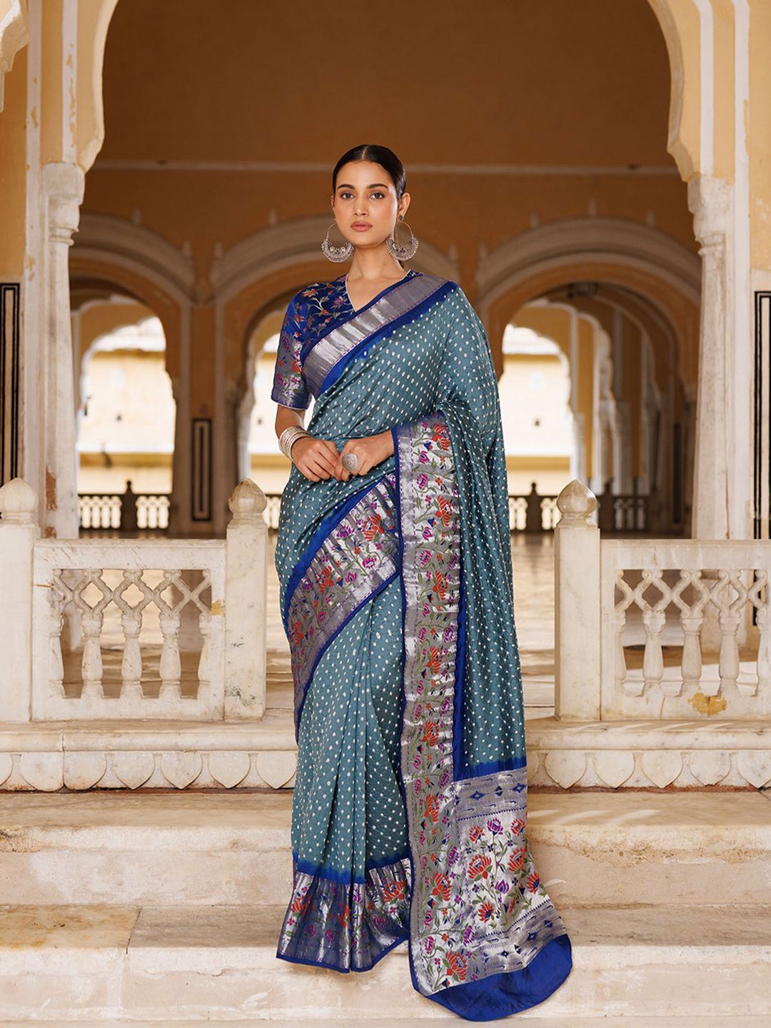 

Geroo Luxe Zari Woven Bandhani Saree, Blue