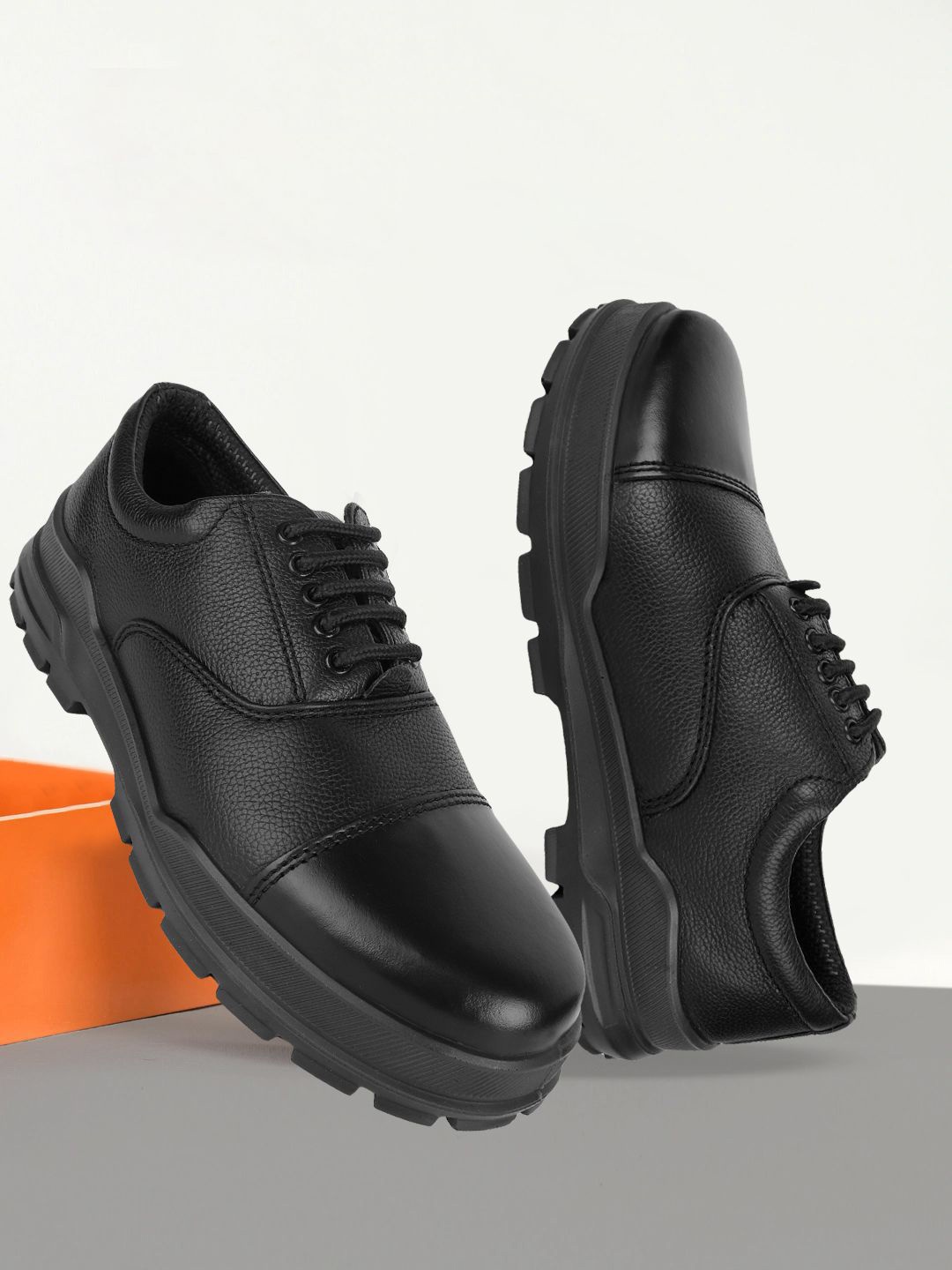 

Lancer Men Textured Derbys, Black