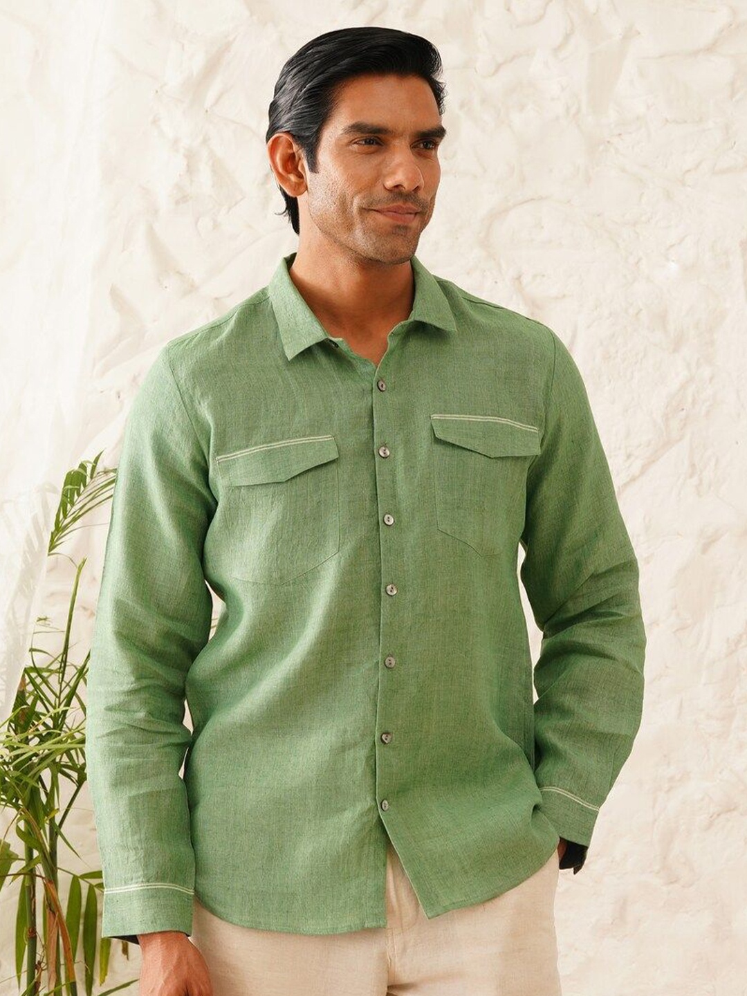 

JAYPORE Men Standard Solid Pocket Detailing Cotton Casual Shirt, Green