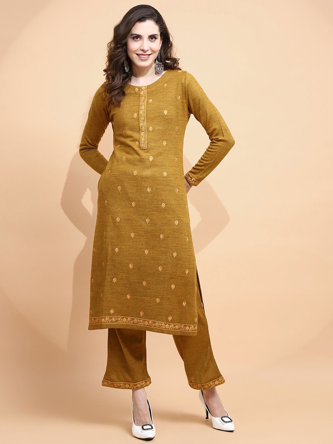 

Me&I Floral Embroidered Straight Kurta with Trousers, Yellow