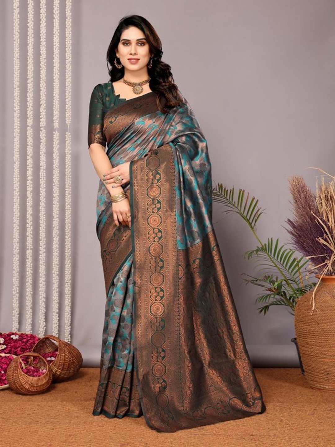 

RASVRITI Woven Design Zari Art Silk Banarasi Saree, Green