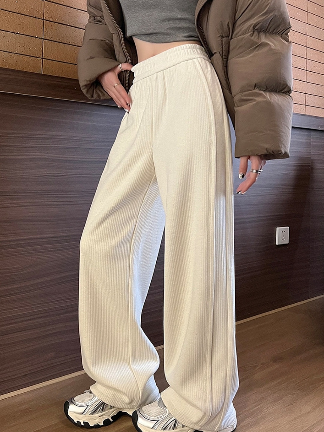 

LULU & SKY Women Loose Fit Mid-Rise Parallel Trousers, White