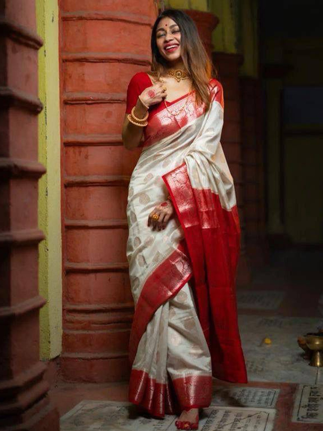

Fashion Booms Woven Design Zari Pure Silk Banarasi Saree, White