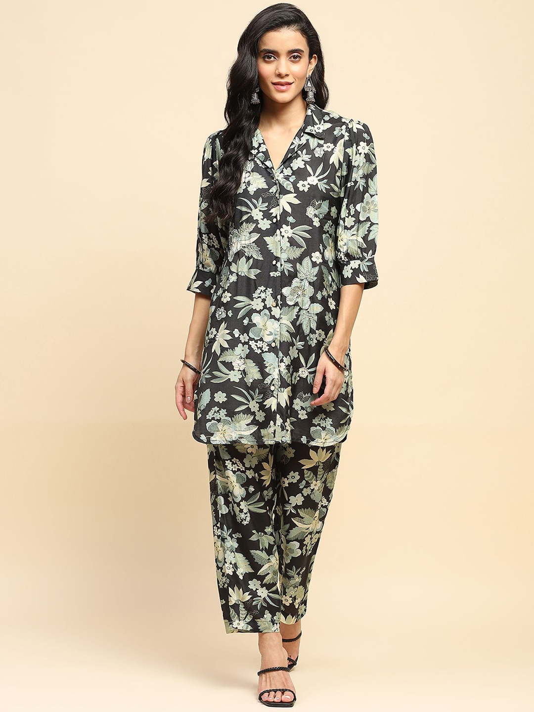 

Me&I Floral Printed Shirt Collar Straight Kurta With Trousers, Black