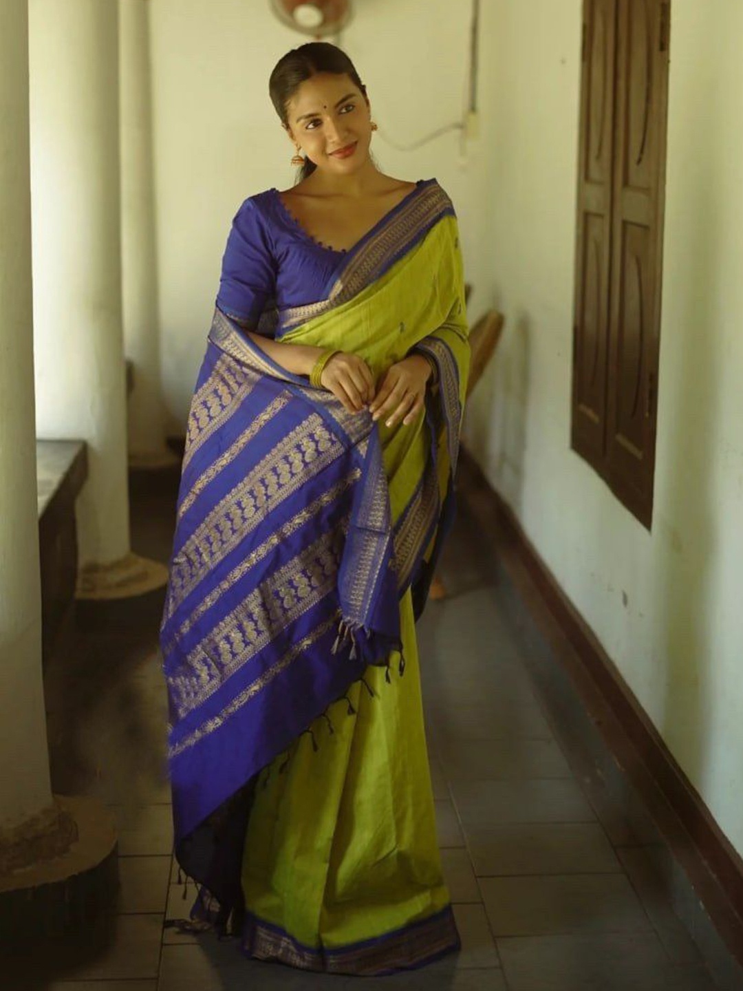 

Visit Wear Woven Design Zari Pure Silk Banarasi Saree, Green