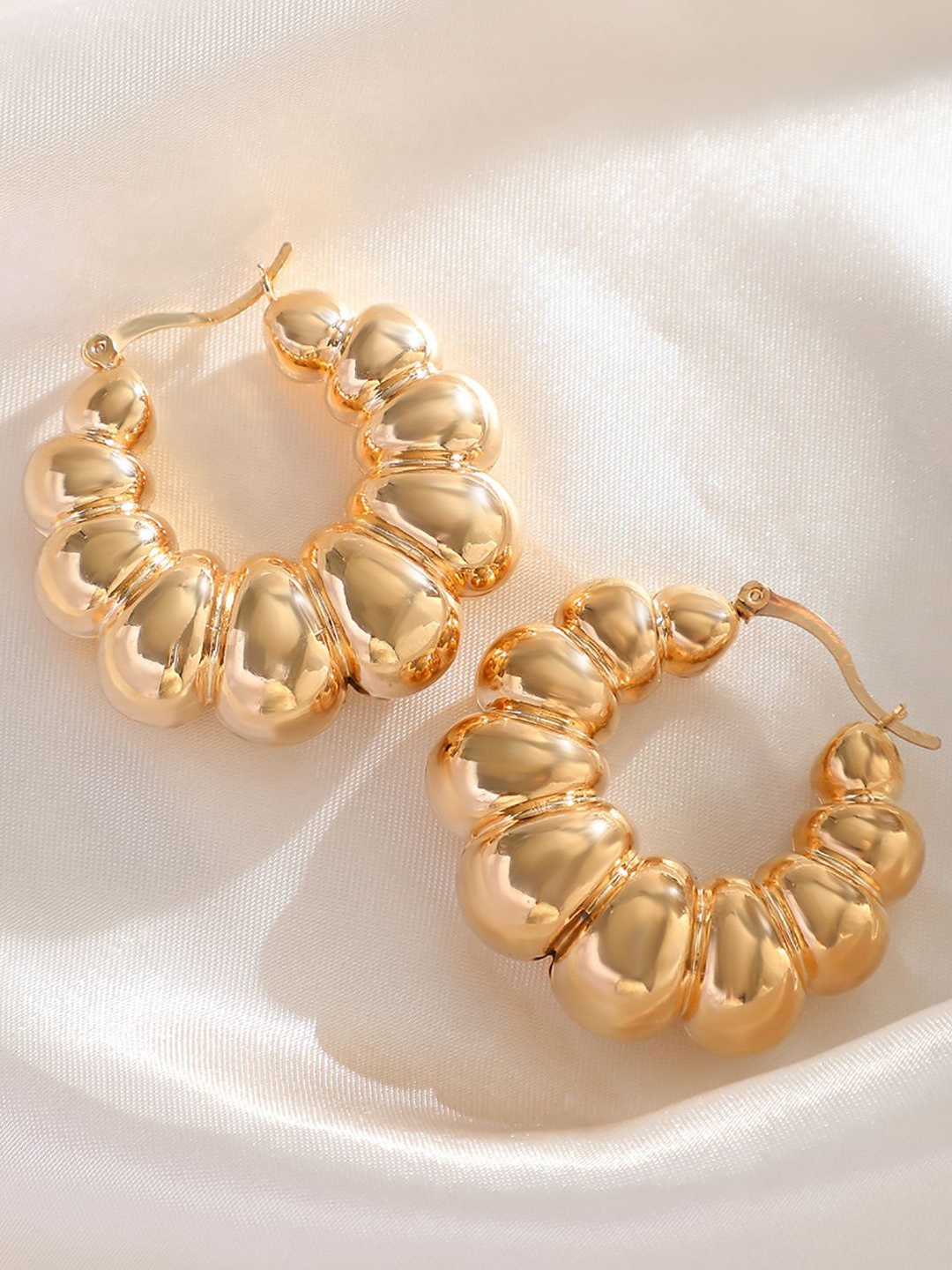 

StyleCast x Revolte Gold-Plated Oval Hoop Earrings