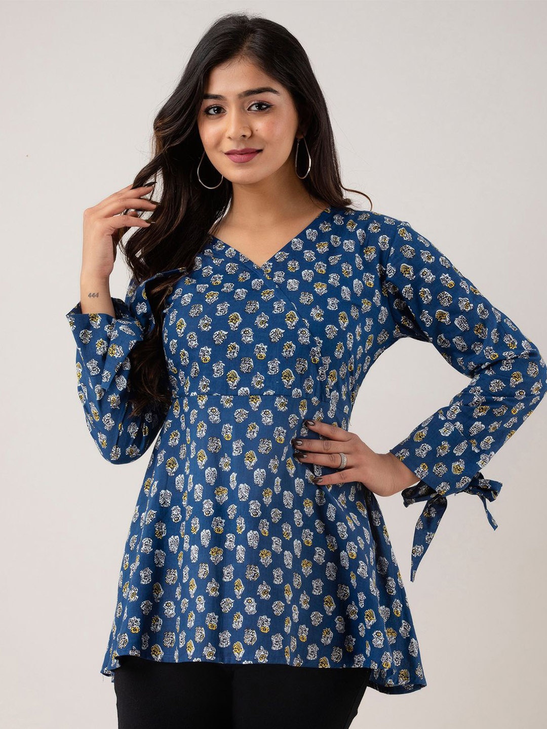 

FERANOID Women Floral Printed V-Neck Pure Cotton Angrakha Kurti, Blue