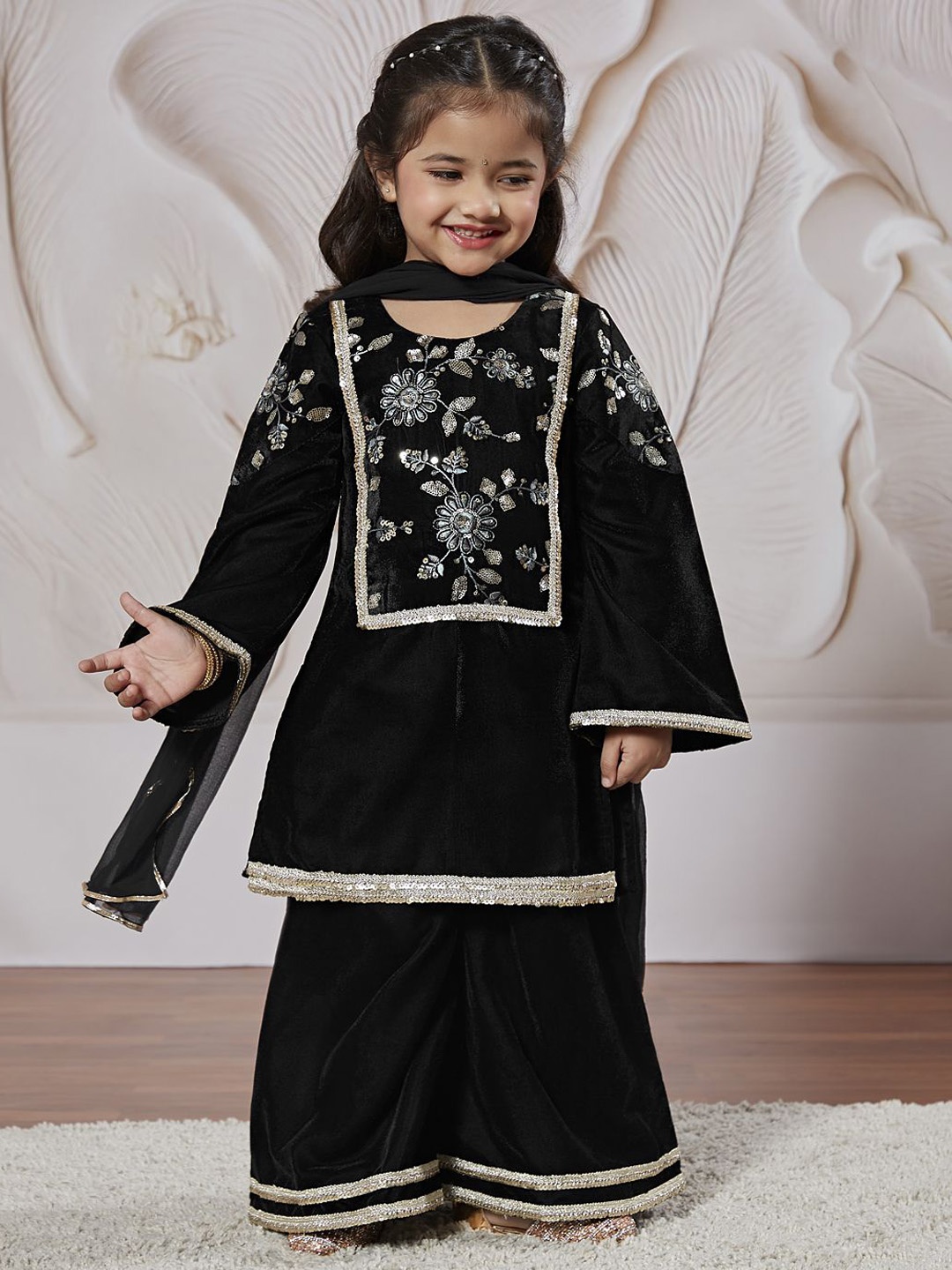 

VASTRAMAY Girls Floral Embroidered Sequinned Velvet Straight Kurta with Palazzos & Dupatta, Black