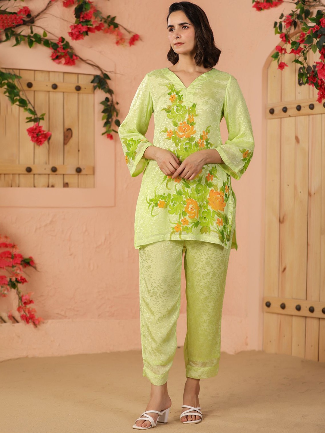 

Geroo Luxe Floral Embroidered Regular Silk Crepe Tunic with Trousers, Green