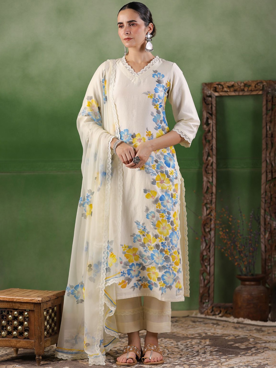 

Geroo Luxe Floral Printed Chanderi Cotton Straight Kurta With Trousers & Dupatta, White