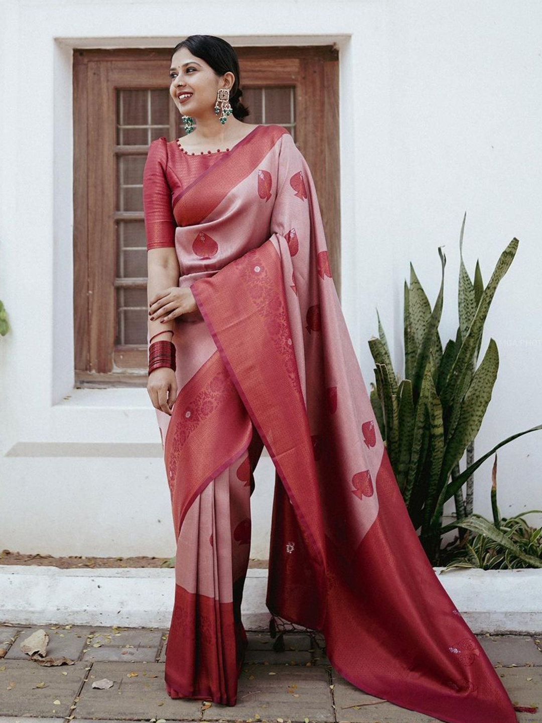

Visit Wear Woven Design Zari Pure Silk Banarasi Saree, Pink