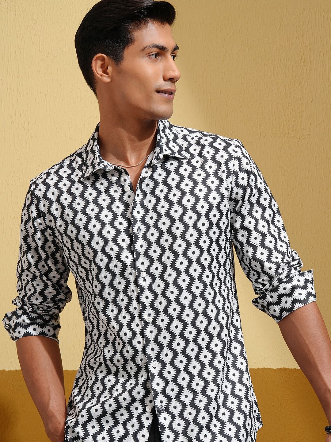 

HIGHLANDER Men Slim Fit Abstract Printed Casual Shirt, Black