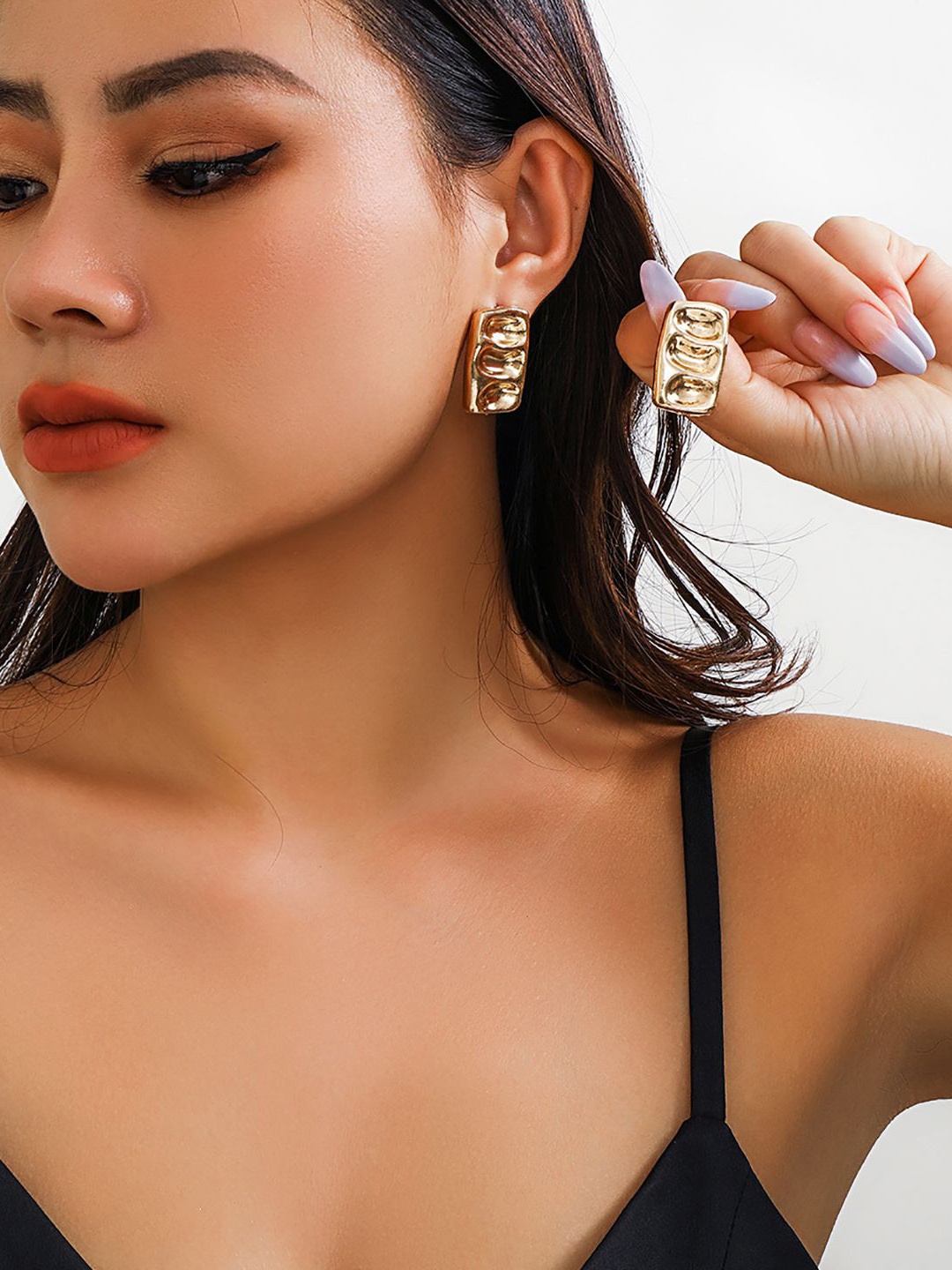 

StyleCast x Revolte Gold-Plated Square Shaped Chunky Drop Earrings