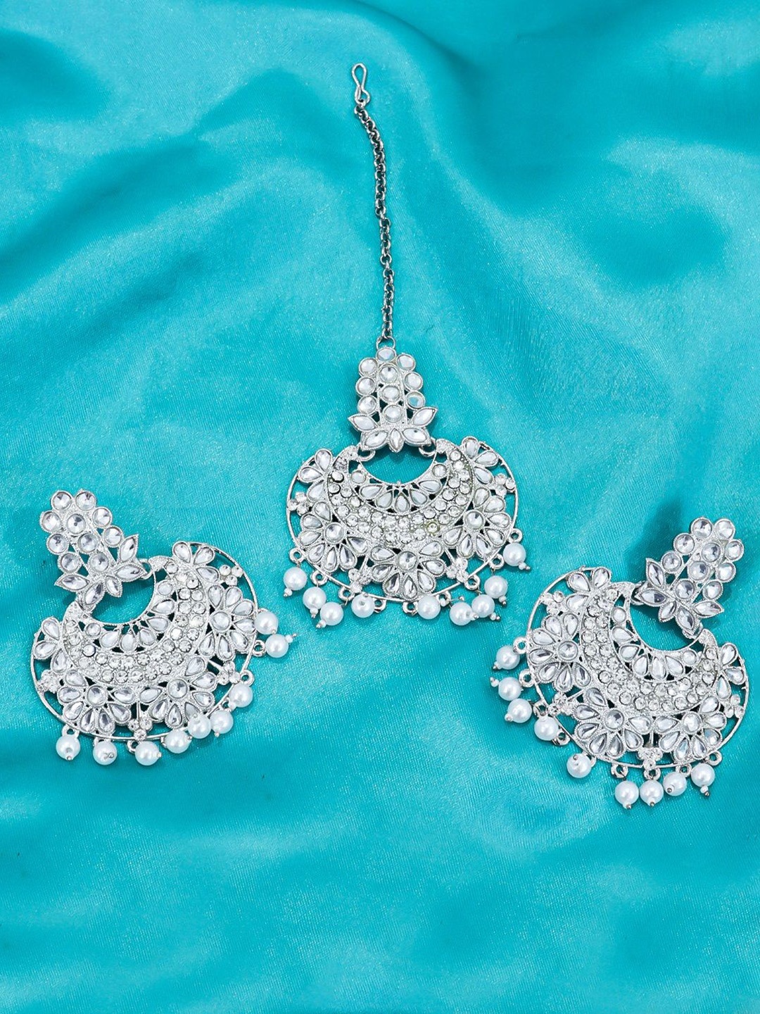

VAGHBHATT Sliver-Plated Kundan-Studded & Beaded Jewellery Set, Silver