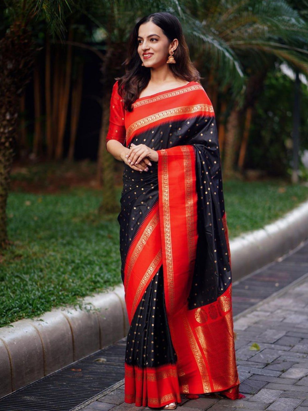 

Fashion Booms Woven Design Zari Pure Silk Banarasi Saree, Black