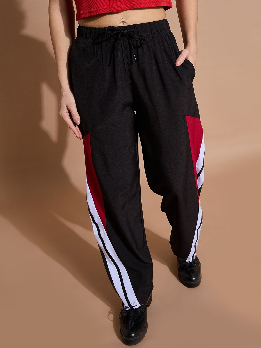 

The Roadster Lifestyle Co Side Stripe-Detail Baggy-Fit Super Light Parachute Pants, Black