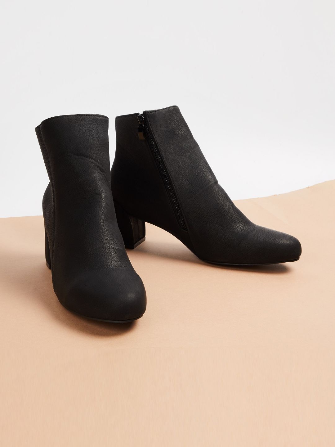 

Ginger by Lifestyle Women Round Toe Mid-Top Casual Block-Heeled Regular Boots, Black