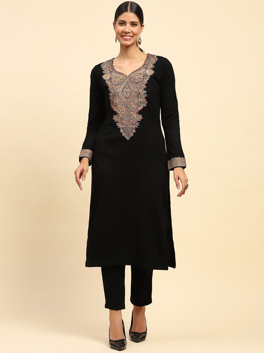 

Me&I Sweetheart Neck Paisley Yoke Design Thread Work Woollen Straight Kurta, Black