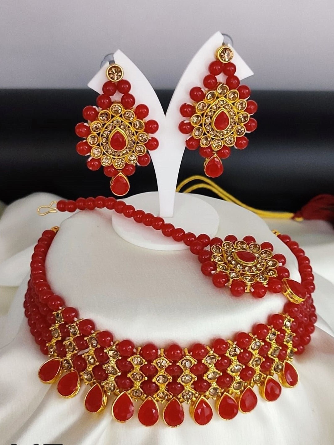 

JMBW INTERNATIONAL Gold-Plated Artificial Stones And Beads Jewellery Set