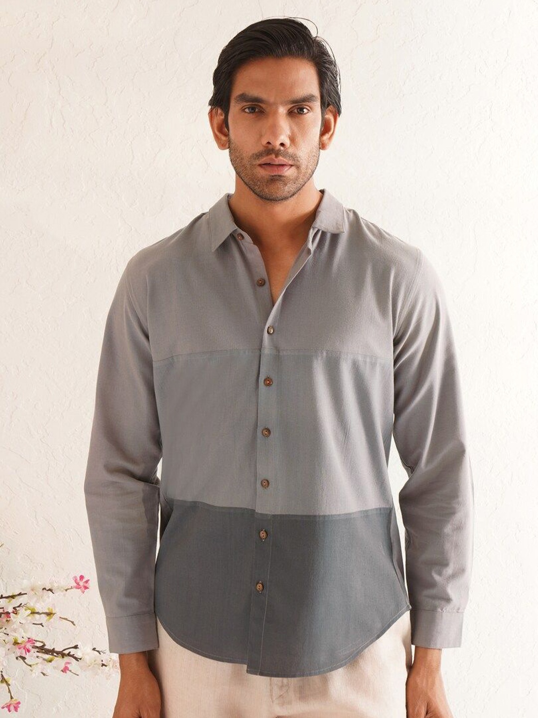 

JAYPORE Men Standard Colourblocked Spread Collar Cotton Opaque Casual Shirt, Grey