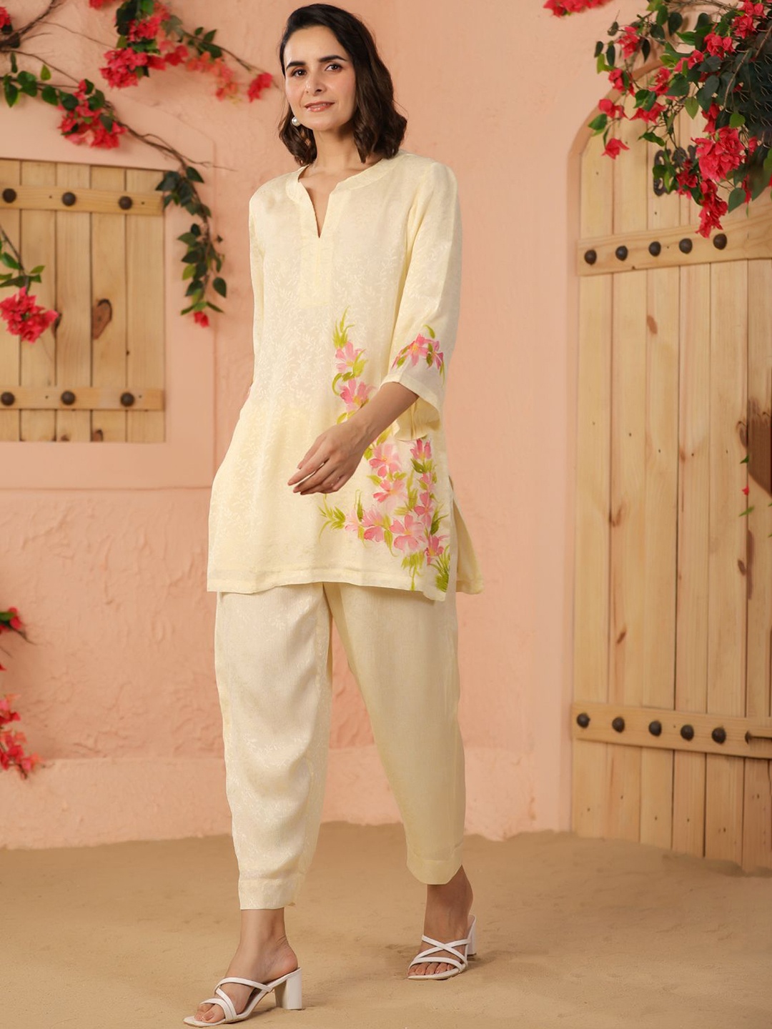 

Geroo Luxe Floral Printed V-Neck Tunic With Trouser, Off white