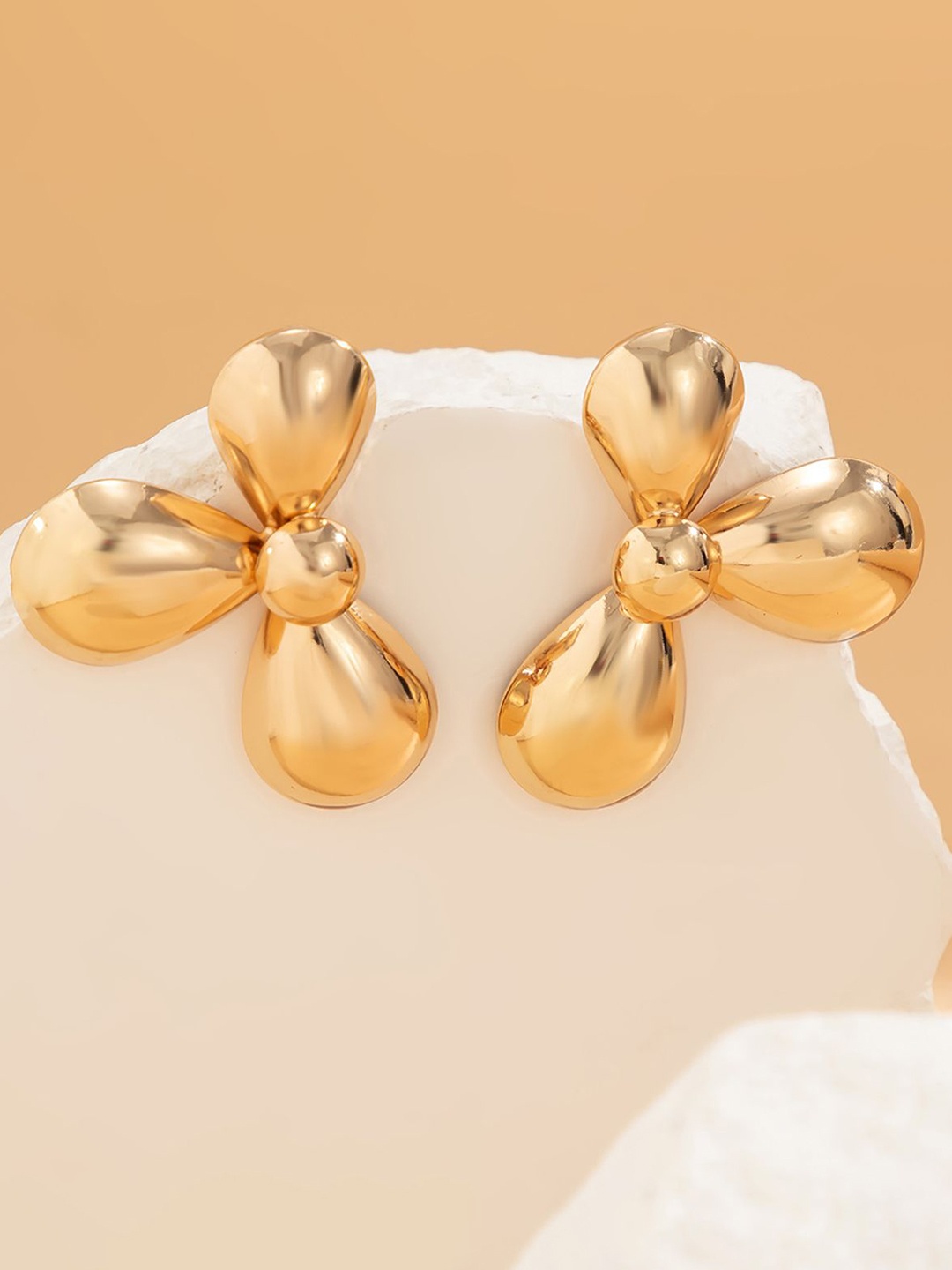 

StyleCast x Revolte Gold-Plated Floral Chunky Drop Earrings