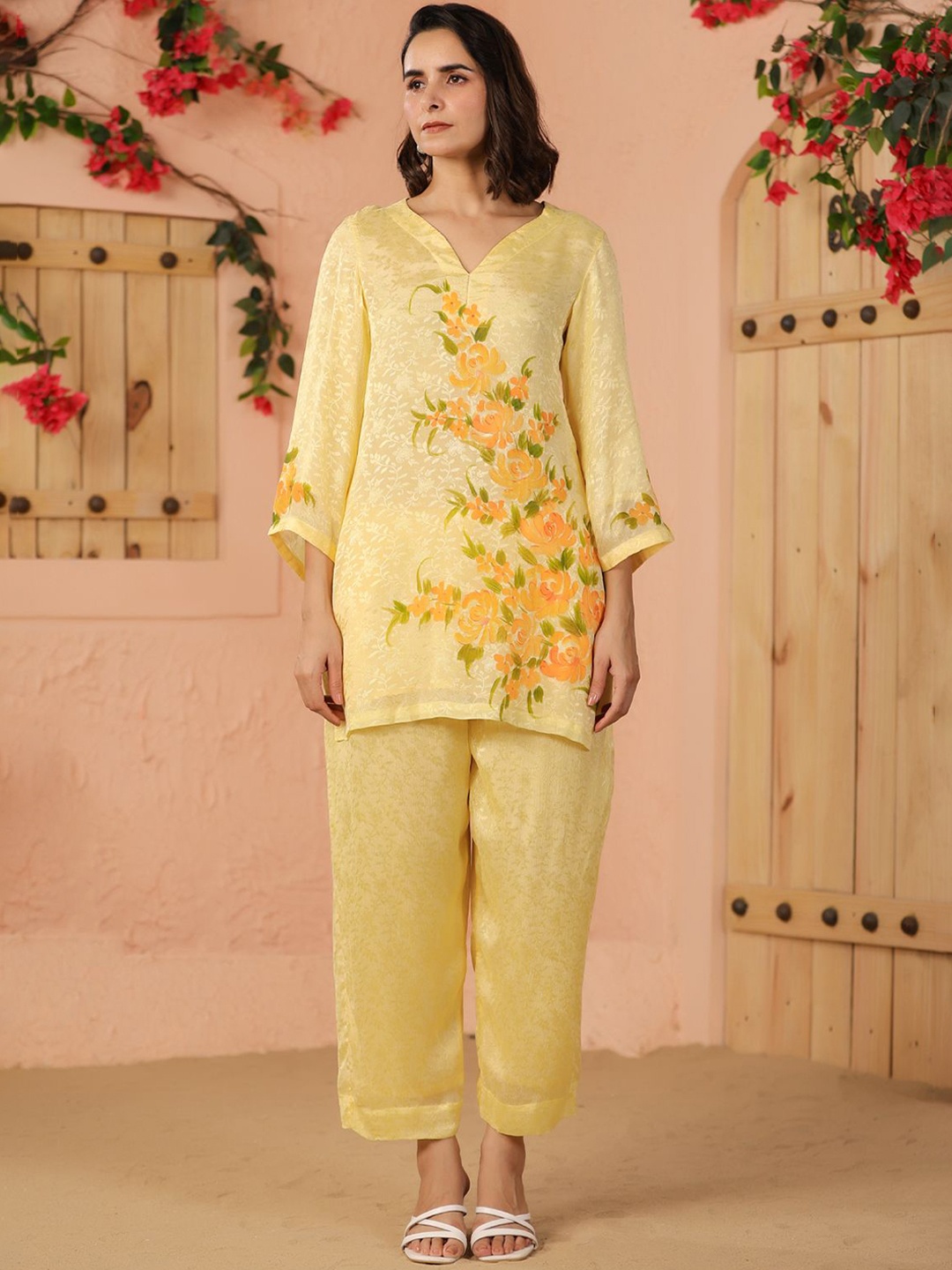 

Geroo Luxe Floral Printed V-Neck Tunic With Trousers, Yellow