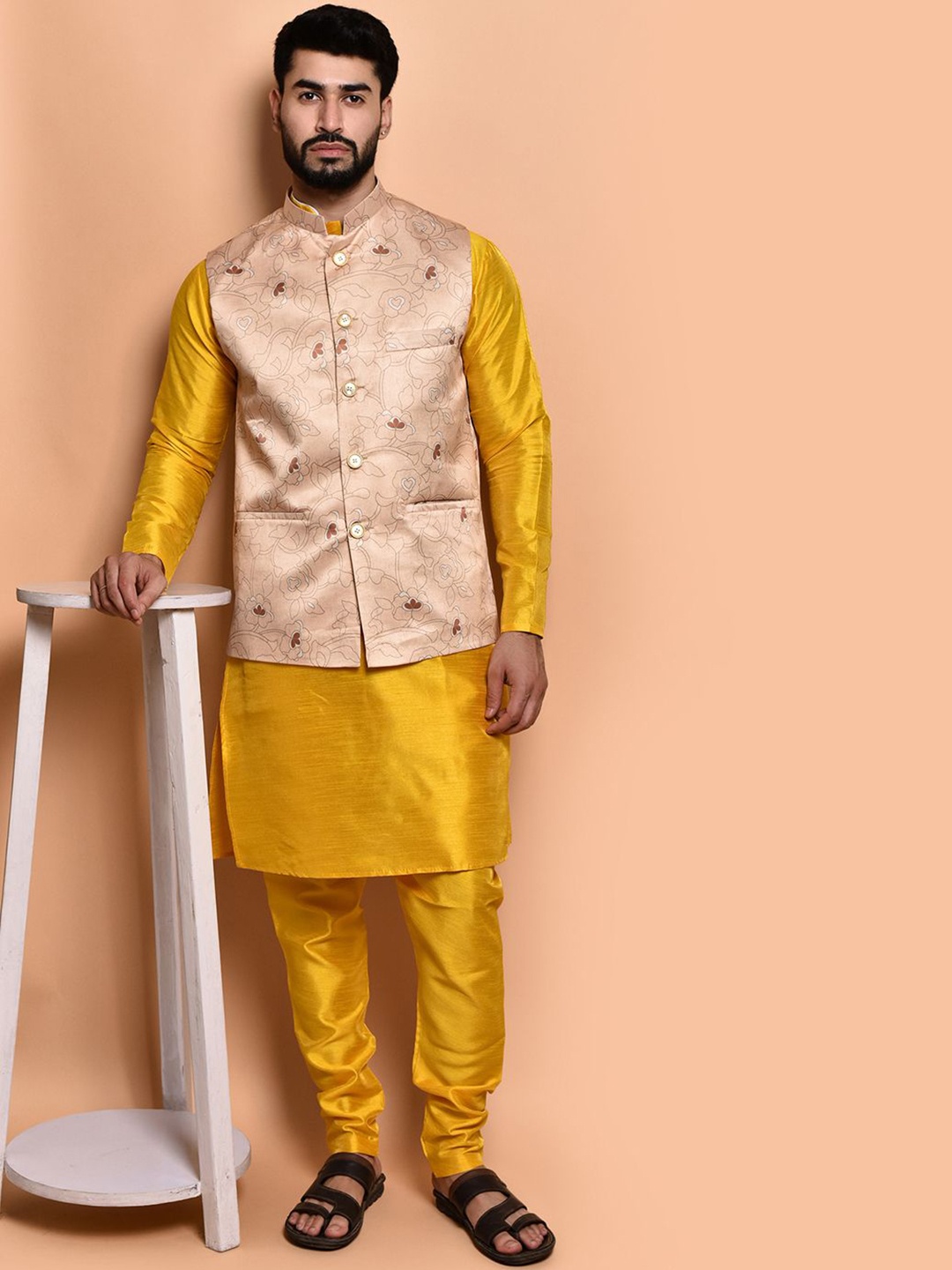 

PRINTINDIA Mandarin Collar Pure Silk Straight Kurta with Trousers & Nehru jacket, Yellow